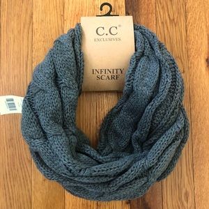 NWT CC Exclusives Gray Knit Infinity Scarf